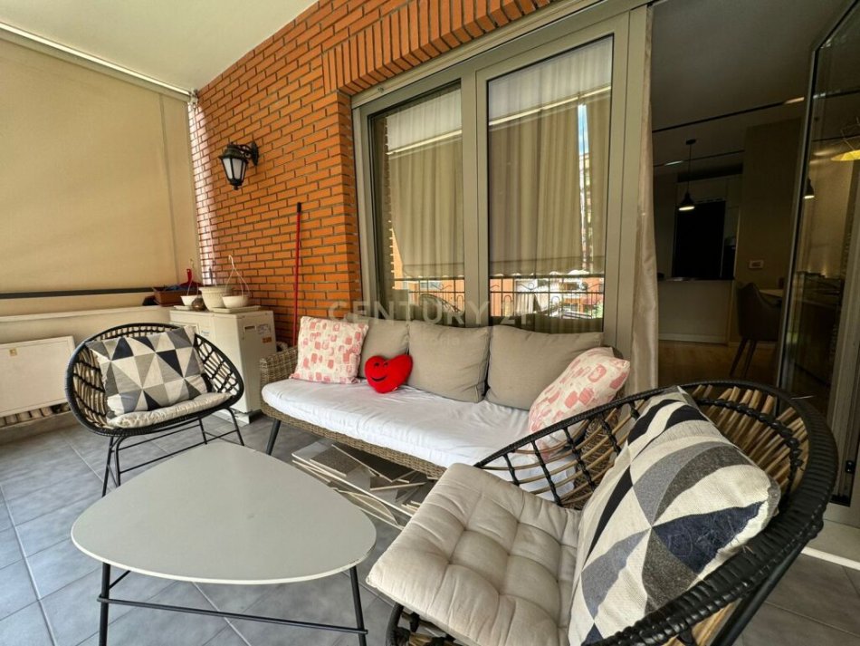 Tirane, jepet me qera apartament 2+1 Kati 1, 125 m² 1.400 € 