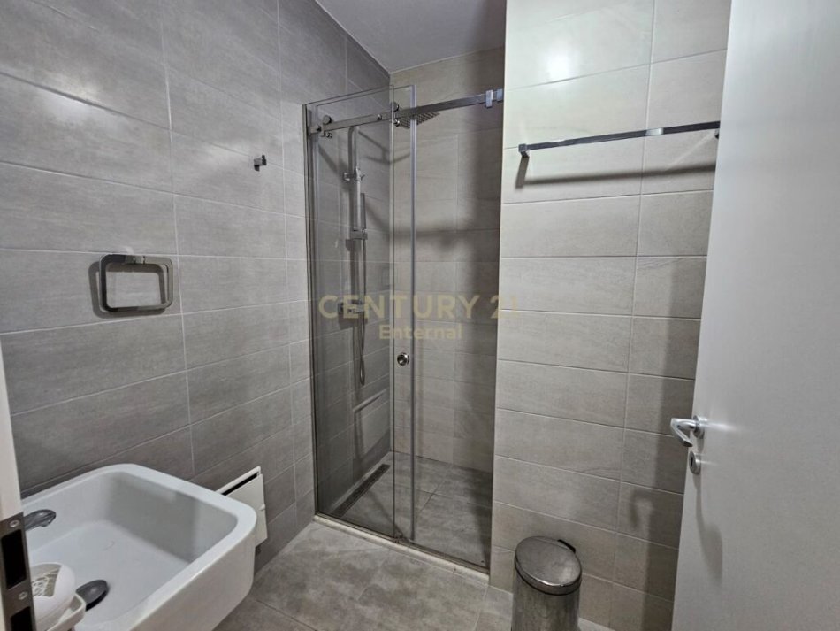Tirane, shes 2+1 , 108 m² 200.000 € 