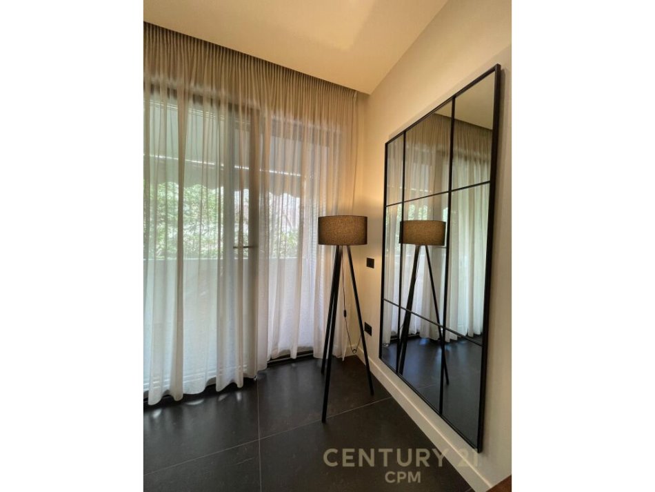 Tirane, jepet me qera apartament 2+1 Kati 1, 98 m² 800 € (rruga ura)