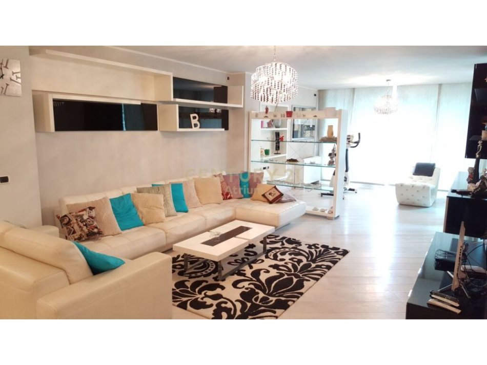 Tirane, jepet me qera apartament Kati 2, 197 m² 2.500 € (Bllok)