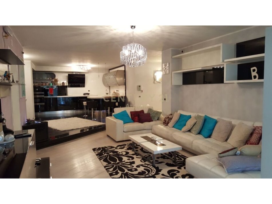 Tirane, jepet me qera apartament Kati 2, 197 m² 2.500 € (Bllok)