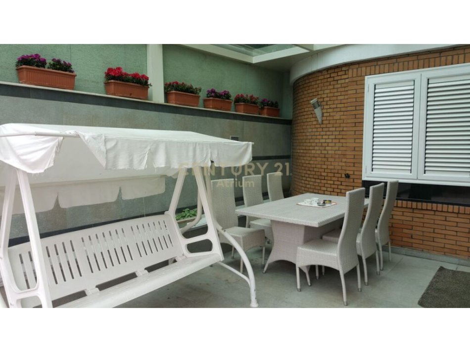Tirane, jepet me qera apartament Kati 2, 197 m² 2.500 € (Bllok)