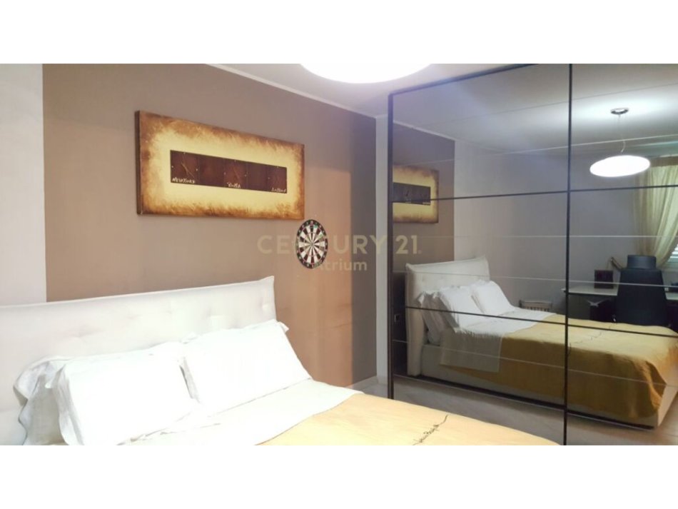 Tirane, jepet me qera apartament Kati 2, 197 m² 2.500 € (Bllok)