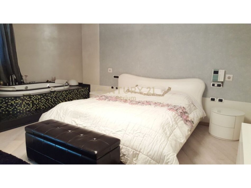 Tirane, jepet me qera apartament Kati 2, 197 m² 2.500 € (Bllok)