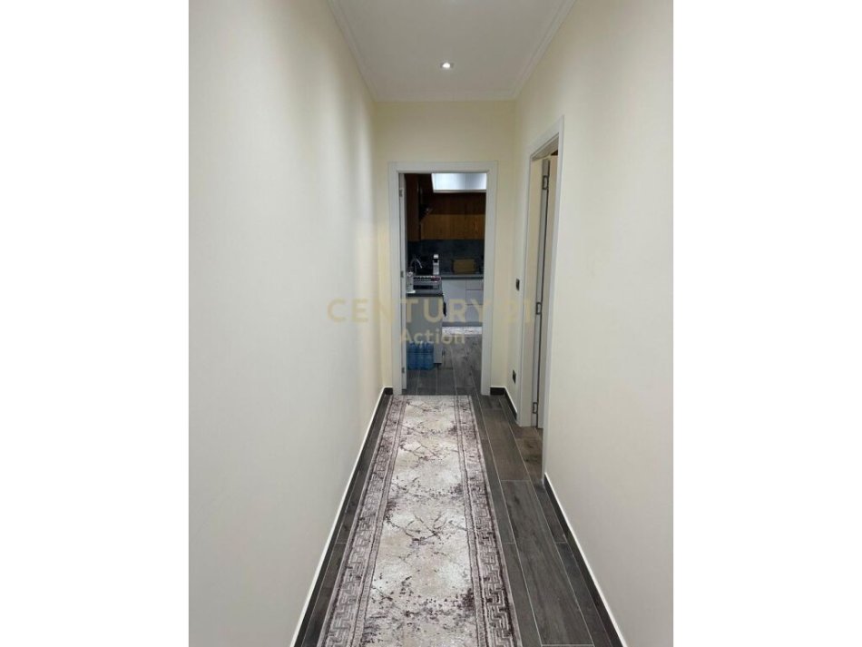 Tirane, jepet me qera apartament 1+1 Kati 2, 75 m² 750 € (TEG)