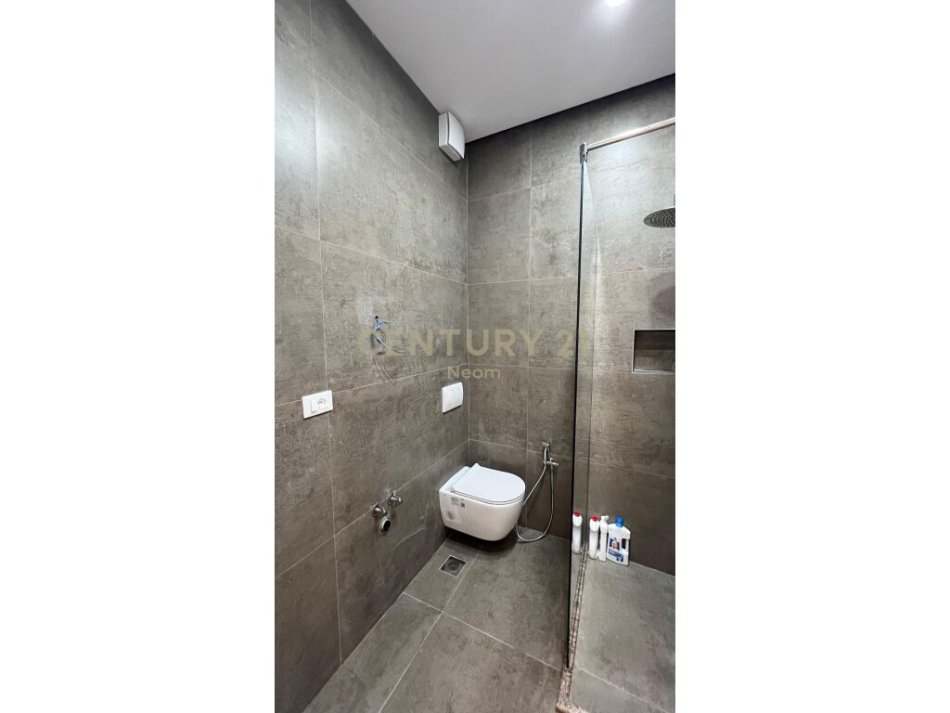 Tirane, shes apartament 2+1 , 114 m² 340.000 € (Komuna e Parisit)