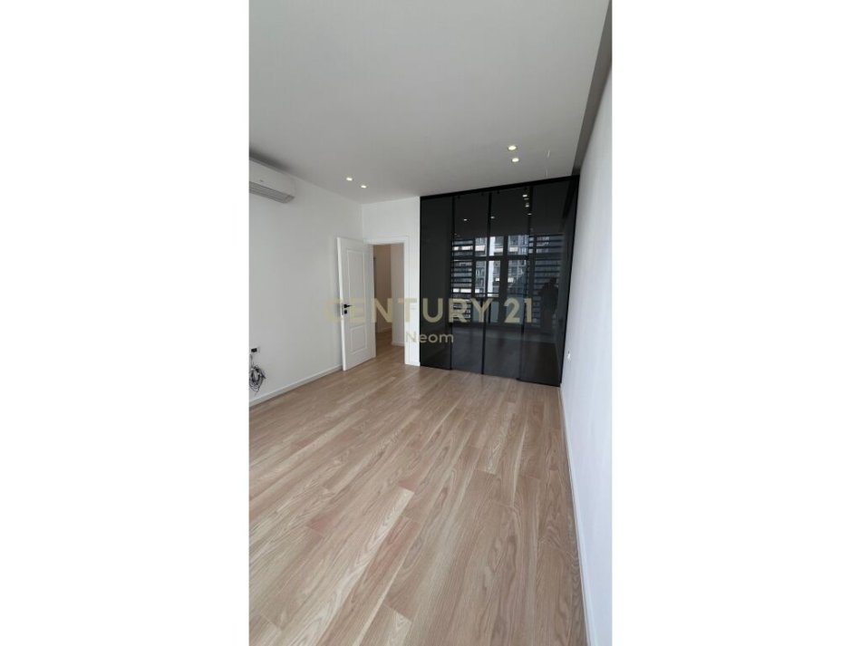 Tirane, shes apartament 2+1 , 114 m² 340.000 € (Komuna e Parisit)
