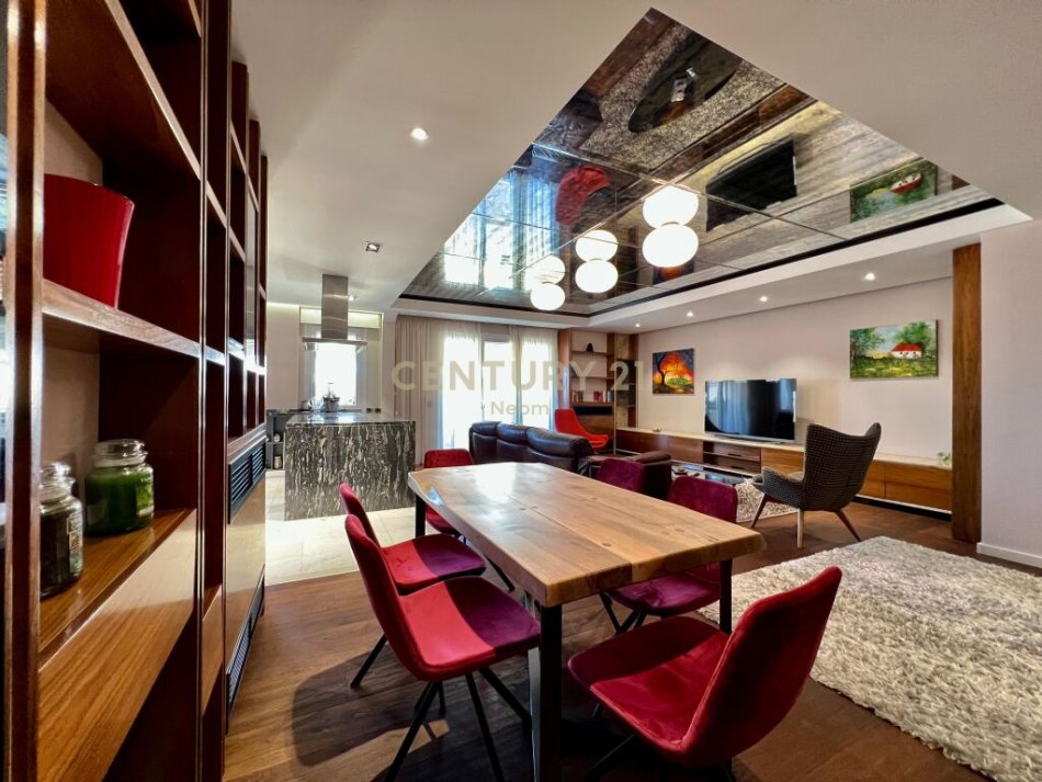 Tirane, jepet me qera apartament 2+1 Kati 2, 193 m² 1.500 € (kopshti botanik)