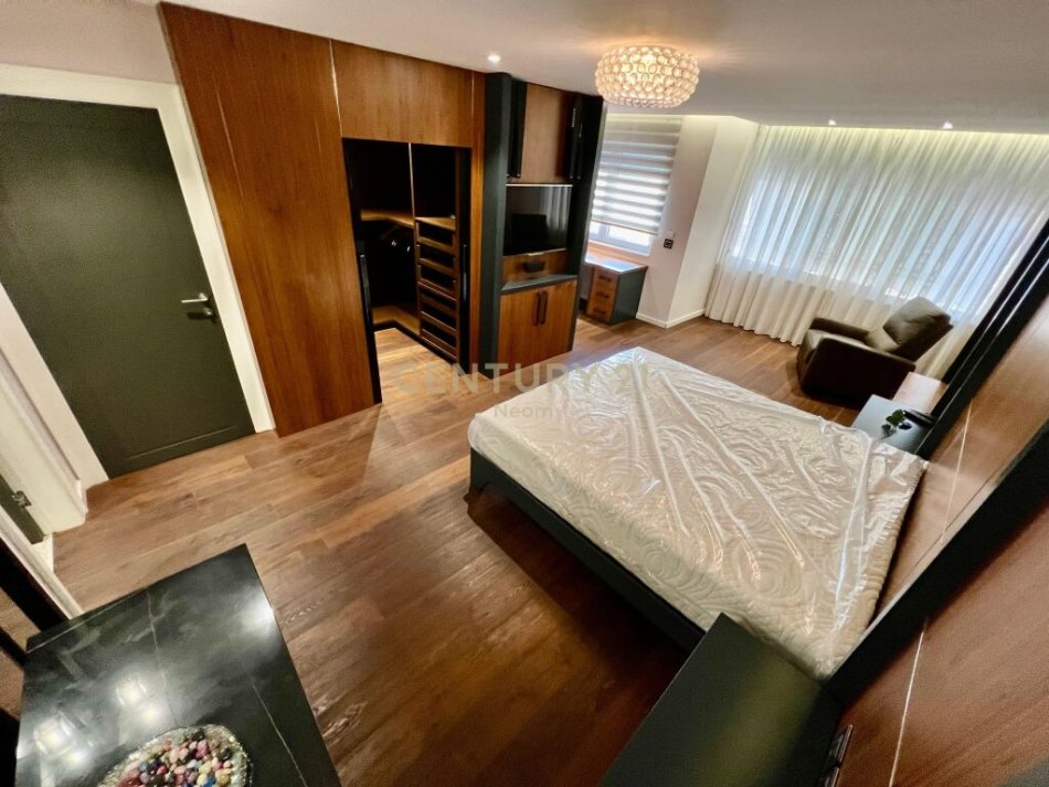 Tirane, jepet me qera apartament 2+1 Kati 2, 193 m² 1.500 € (kopshti botanik)