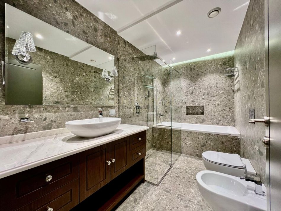 Tirane, jap me qera apartament 2+1+2+ 2 POSTE PARKIMI , 193 m² 1.500 € (Kopshti Botanik Zoologjik)
