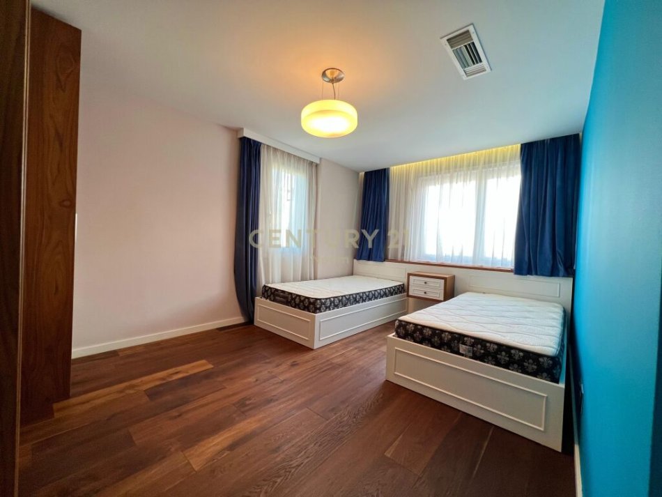 Tirane, jap me qera apartament 2+1+2+ 2 POSTE PARKIMI , 193 m² 1.500 € (Kopshti Botanik Zoologjik)
