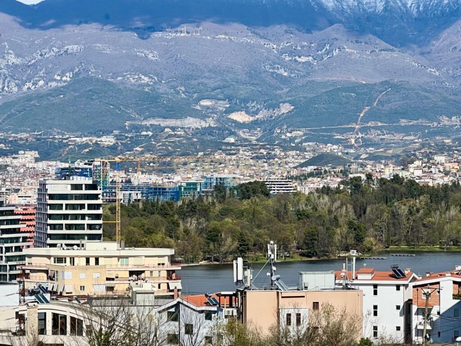 Tirane, jepet me qera apartament 2+1 Kati 2, 193 m² 1.500 € (kopshti botanik)