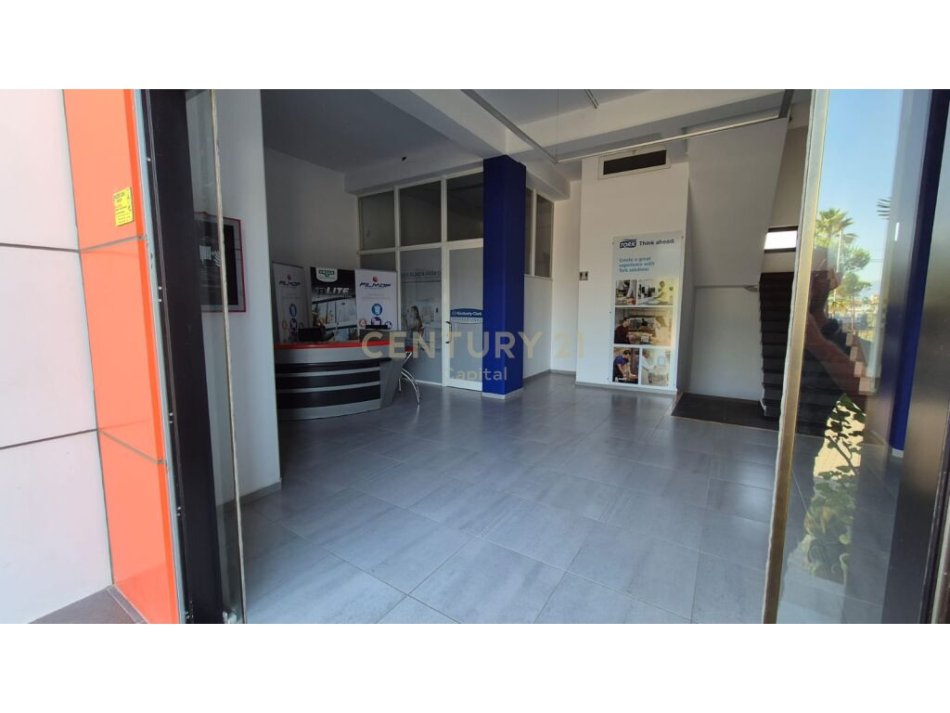 Tirane, jap me qera ambjent biznesi , 2.434 m² 12.200 € (Autostrada Tirane -Durres, Kashar)