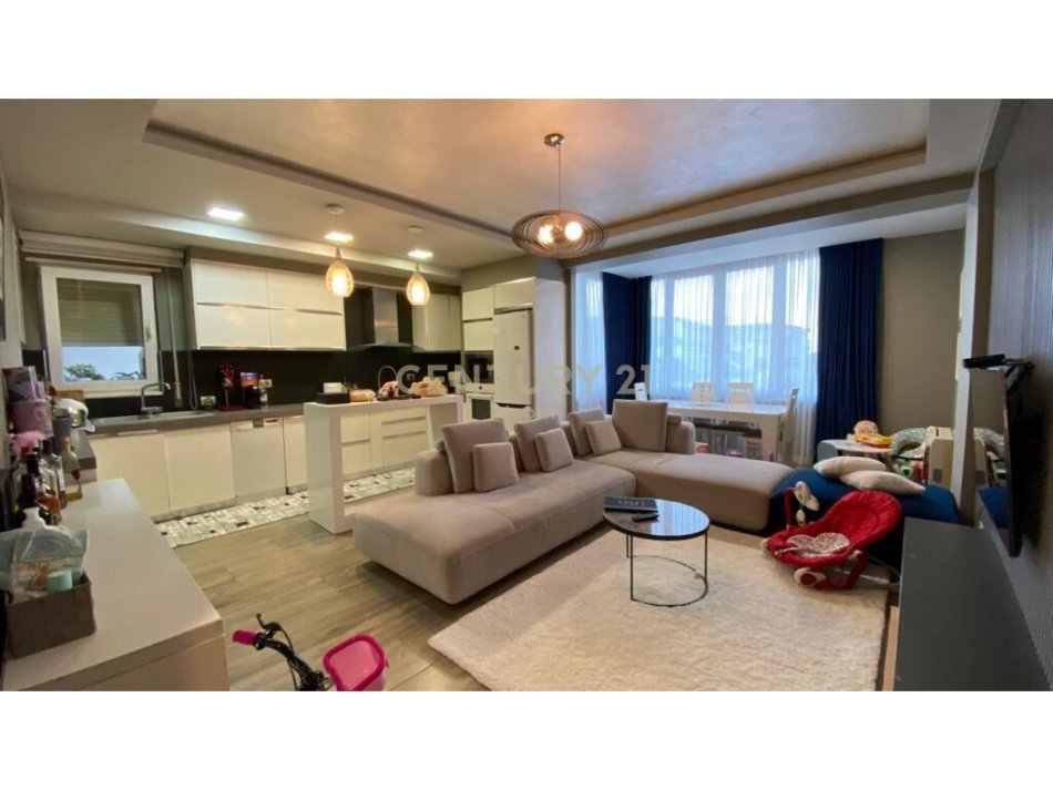 SHESIM APARTAMENT 2+1+ POST PARKIMI TEK LIQENI I THATE!Neom100828