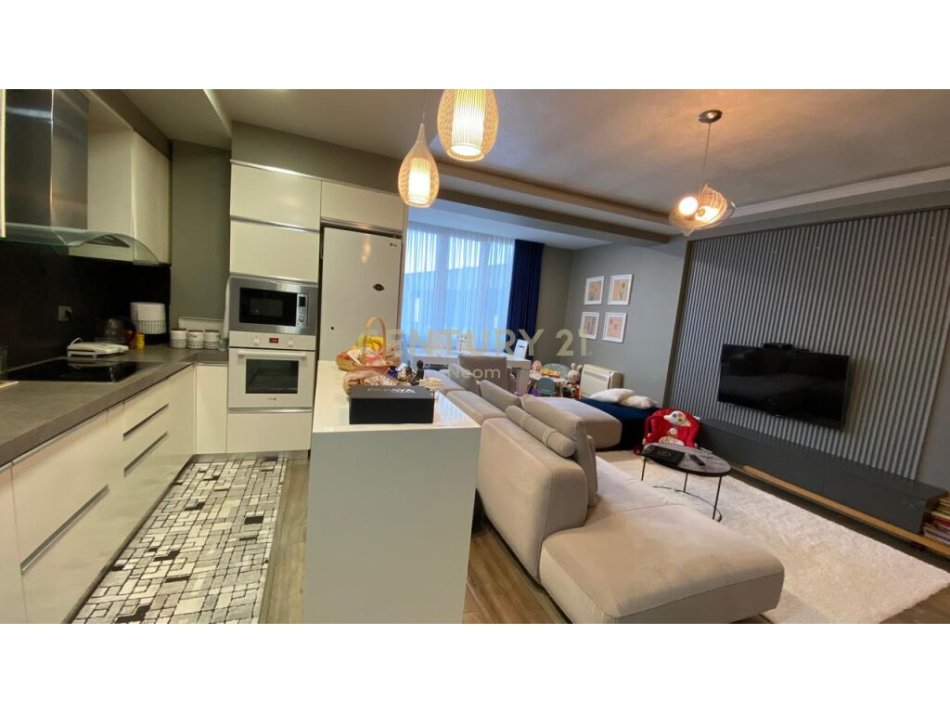 SHESIM APARTAMENT 2+1+ POST PARKIMI TEK LIQENI I THATE!Neom100828