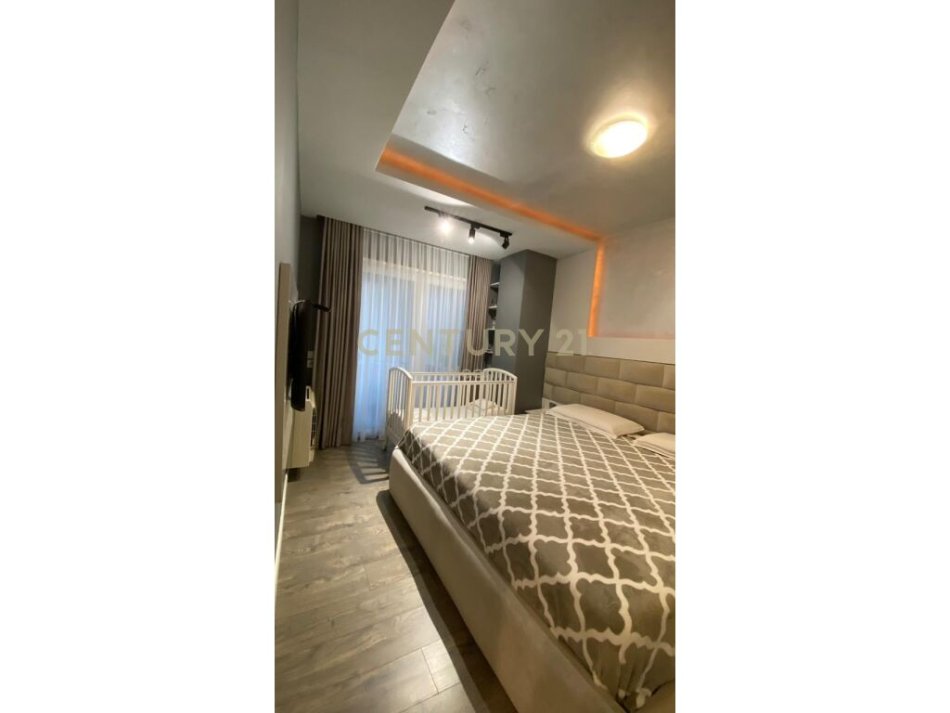 Tirane, shes apartament 2+1+ POST PARKIMI , 89 m² 240.000 € (Liqeni i Thatë)
