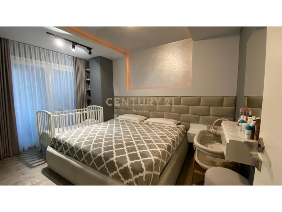 SHESIM APARTAMENT 2+1+ POST PARKIMI TEK LIQENI I THATE!Neom100828