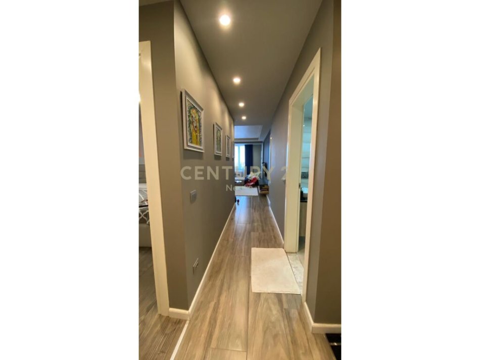 Tirane, shes apartament 2+1+ POST PARKIMI , 89 m² 240.000 € (Liqeni i Thatë)