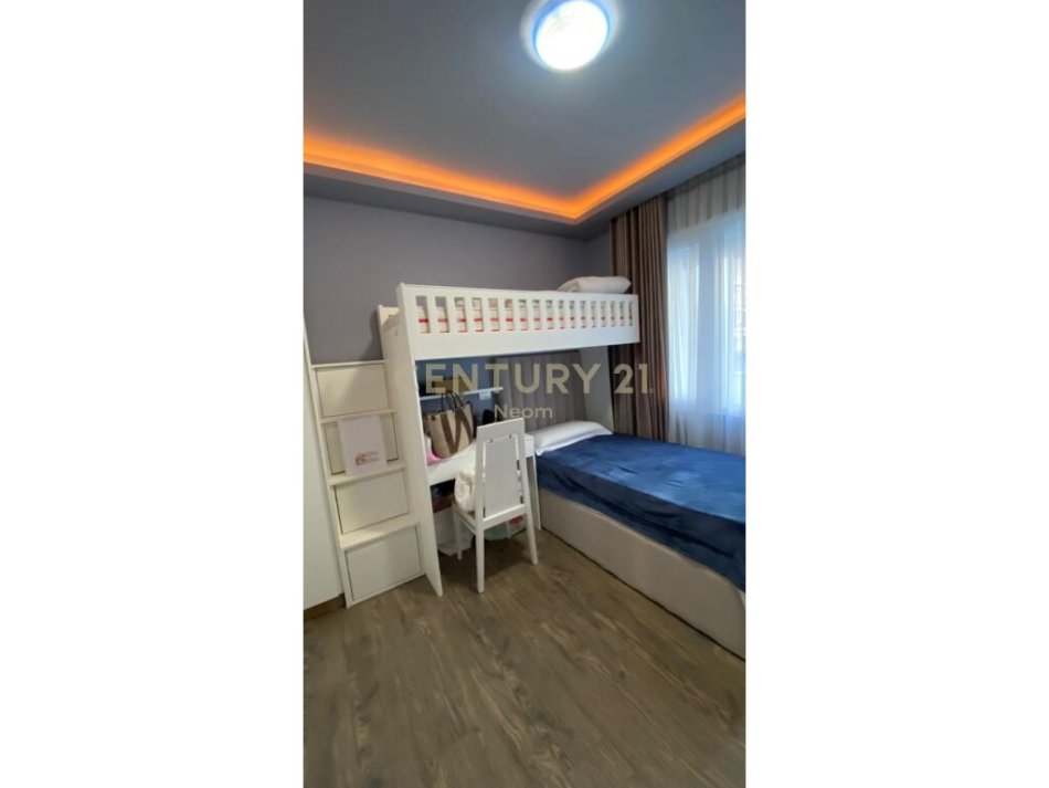 SHESIM APARTAMENT 2+1+ POST PARKIMI TEK LIQENI I THATE!Neom100828