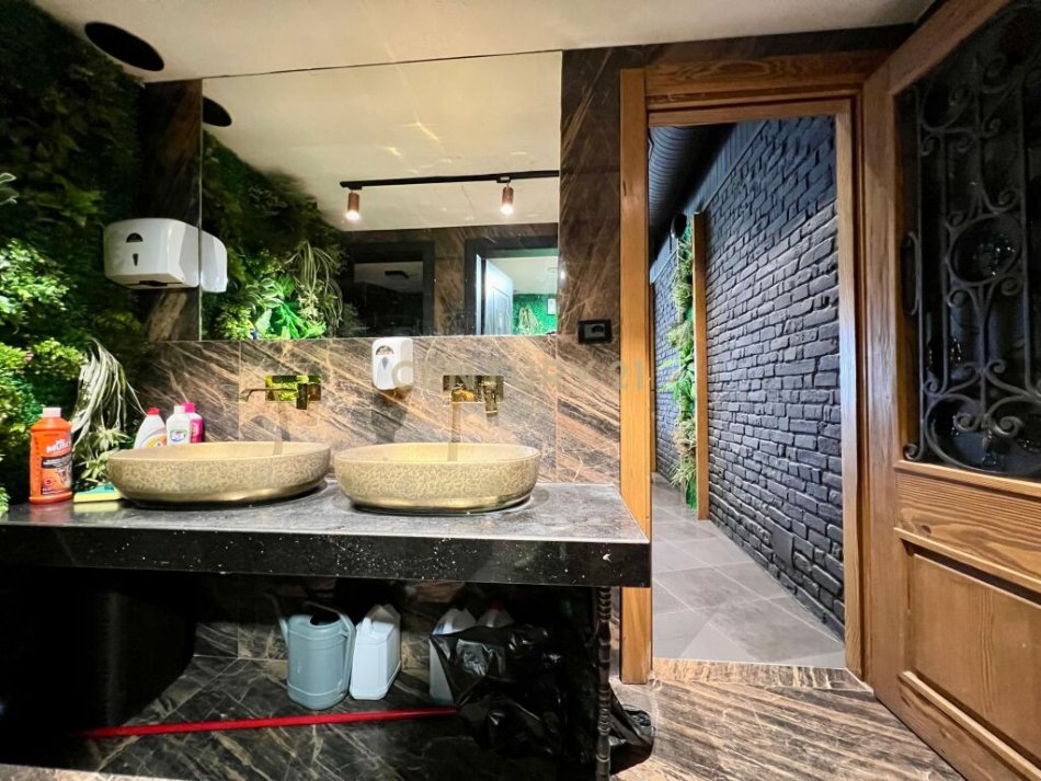 Tirane, jepet me qera apartament 1+1 Kati 0, 200 m² 2.500 € (astir)