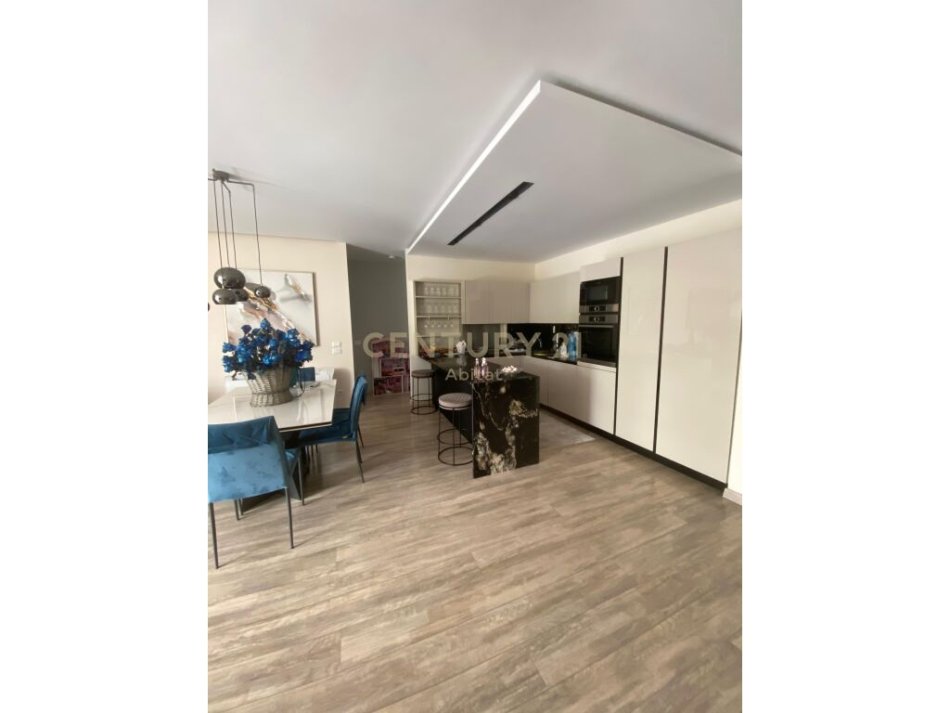 Tirane, shes apartament 2+1+2 + 2 POSTE PARKIMI , 148 m² 350.000 € (Kodra e Diellit)