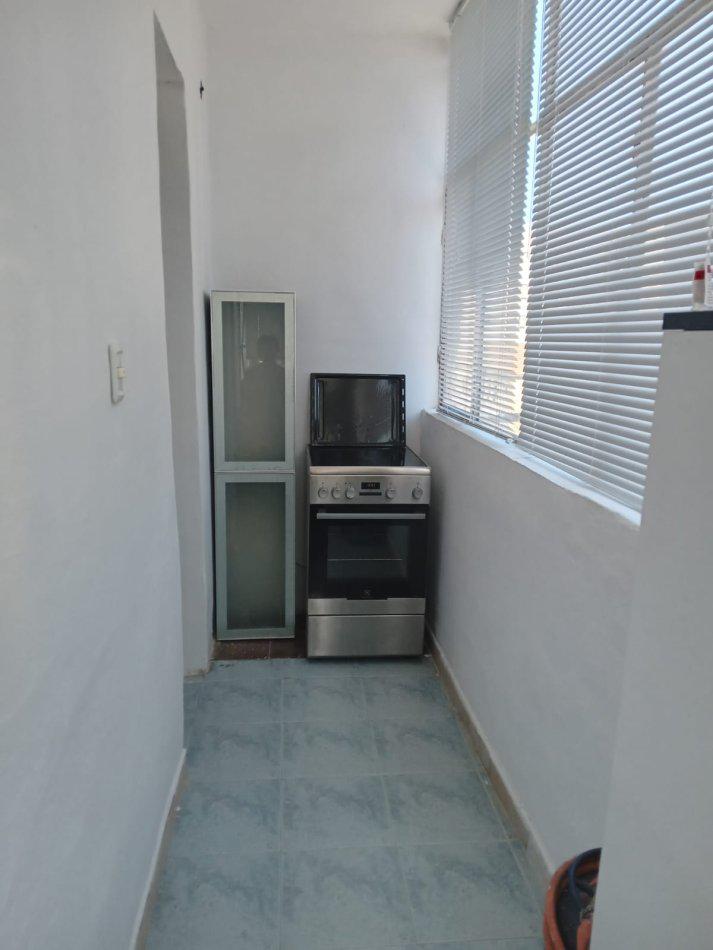 Tirane, jepet me qera apartament 1+1 Kati 4, 50 m² 400 € (Pazari i Ri)