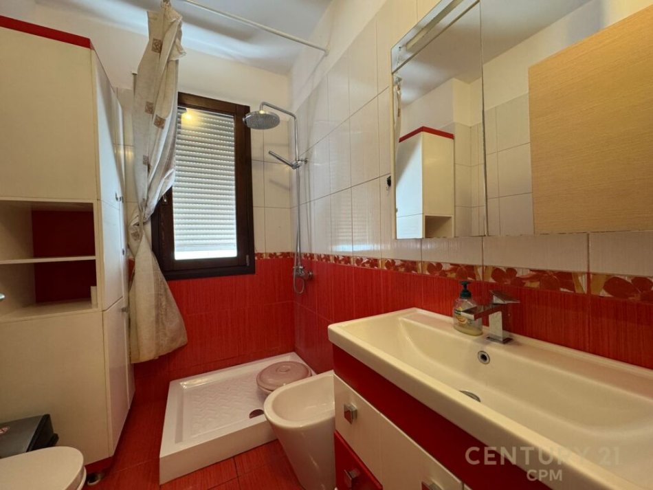 Tirane, jepet me qera apartament 2+1 Kati 3, 100 m² 550 € (Kopshti botanik)