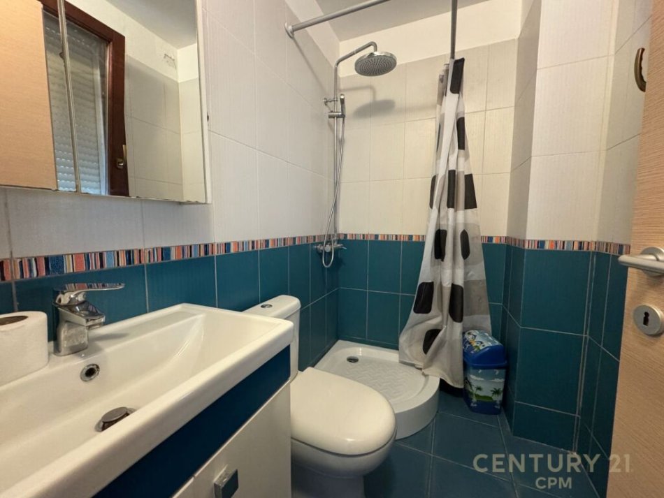 Tirane, jepet me qera apartament 2+1 Kati 3, 100 m² 550 € (Kopshti botanik)