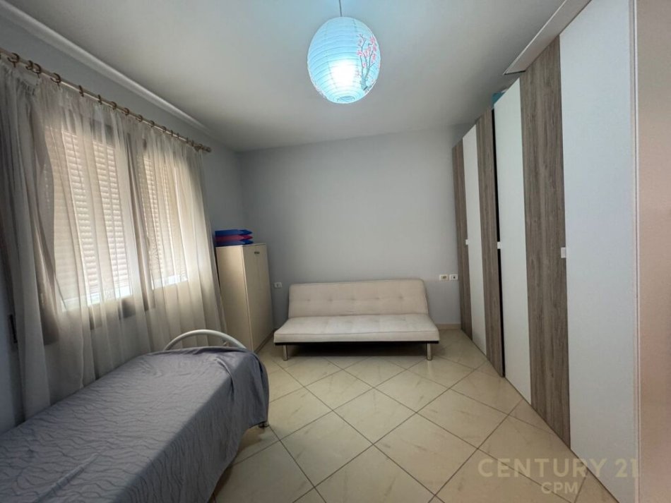 Tirane, jepet me qera apartament 2+1 Kati 3, 100 m² 550 € (Kopshti botanik)