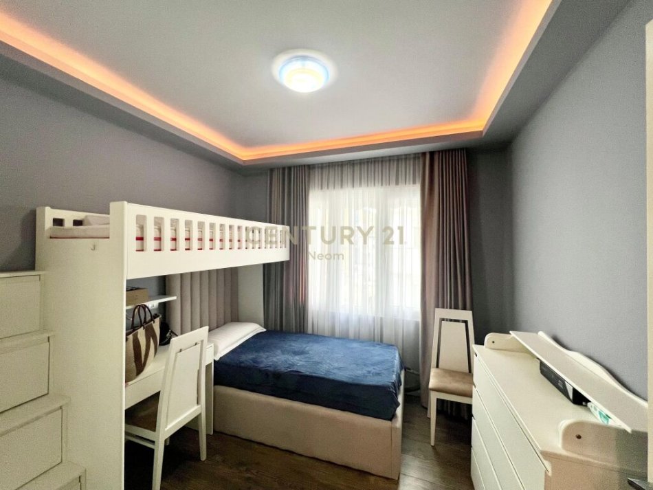 Tirane, jepet me qera apartament 2+1 Kati 4, 99 m² 240.000 € (liqeni i thate)
