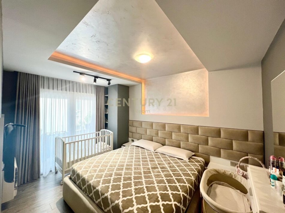 Tirane, jepet me qera apartament 2+1 Kati 4, 99 m² 240.000 € (liqeni i thate)
