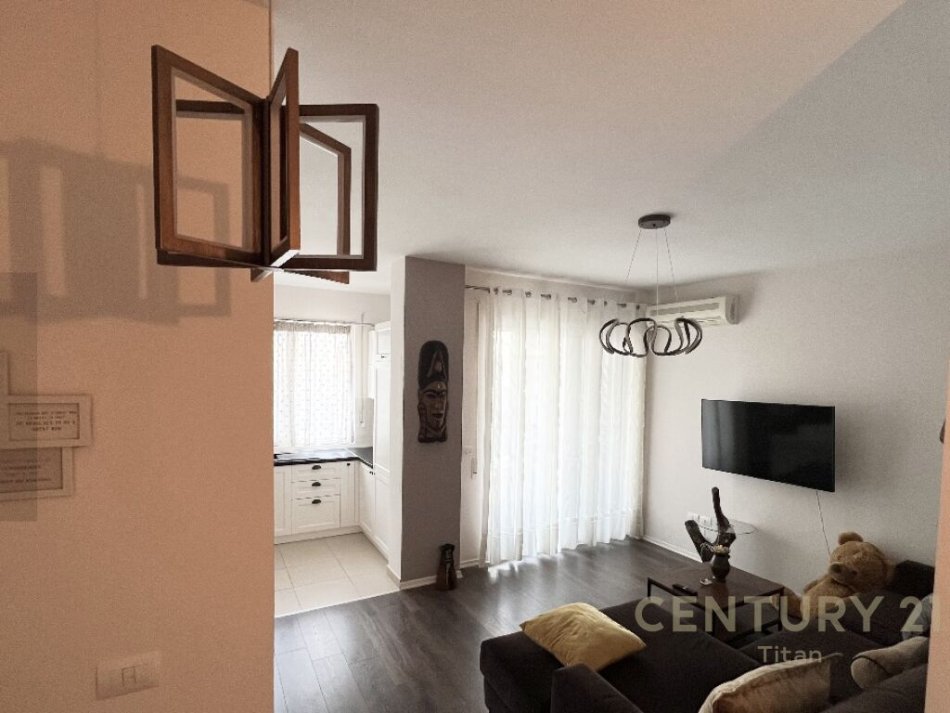 Tirane, jap me qera apartament 2+1+2+Ballkon , 100 m² 700 € (Kopshti Botanik Zoologjik)