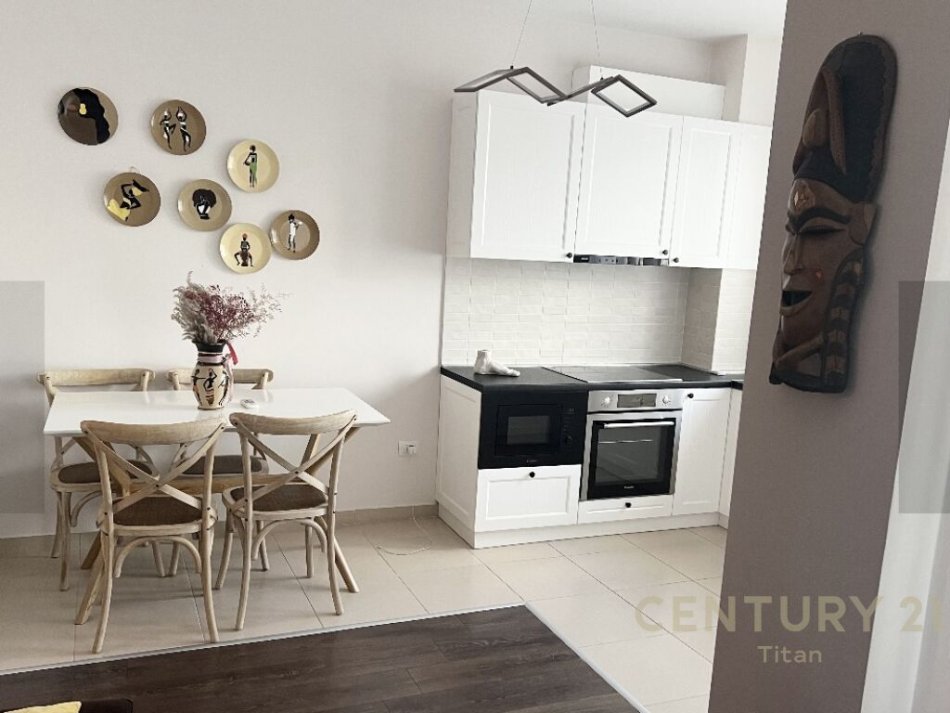 Tirane, jap me qera apartament 2+1+2+Ballkon , 100 m² 700 € (Kopshti Botanik Zoologjik)