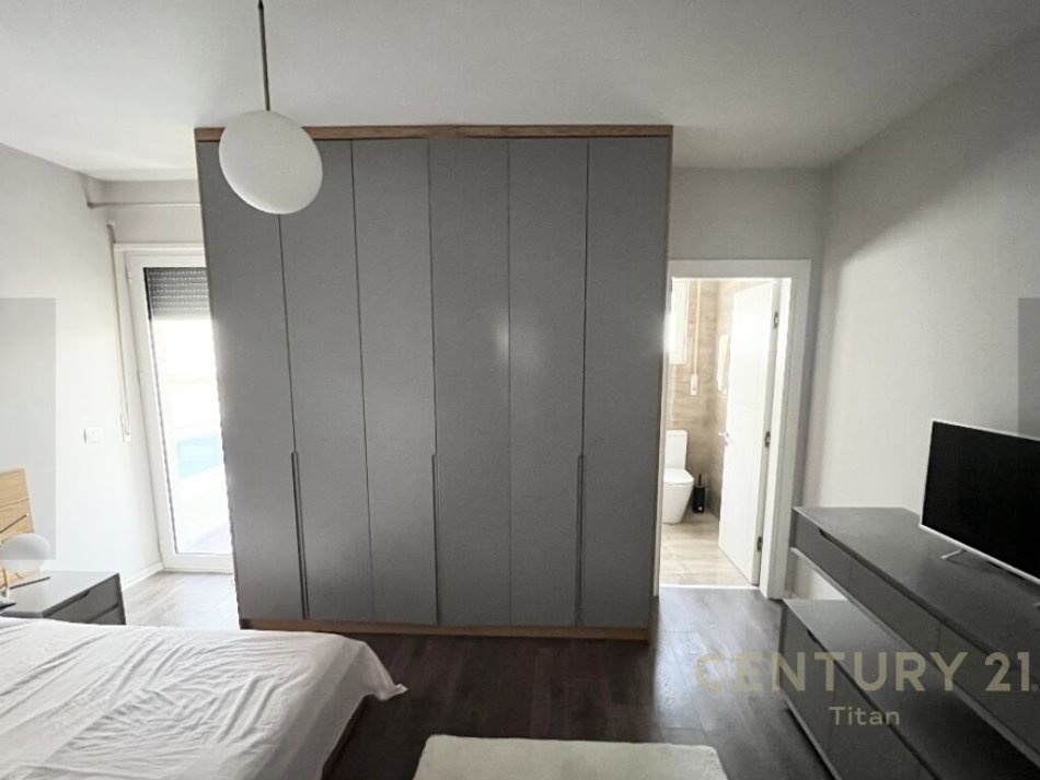 Tirane, jap me qera apartament 2+1+2+Ballkon , 100 m² 700 € (Kopshti Botanik Zoologjik)