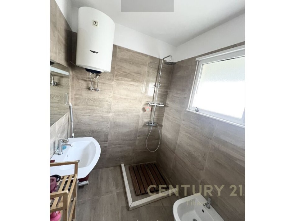 Tirane, jap me qera apartament 2+1+2+Ballkon , 100 m² 700 € (Kopshti Botanik Zoologjik)