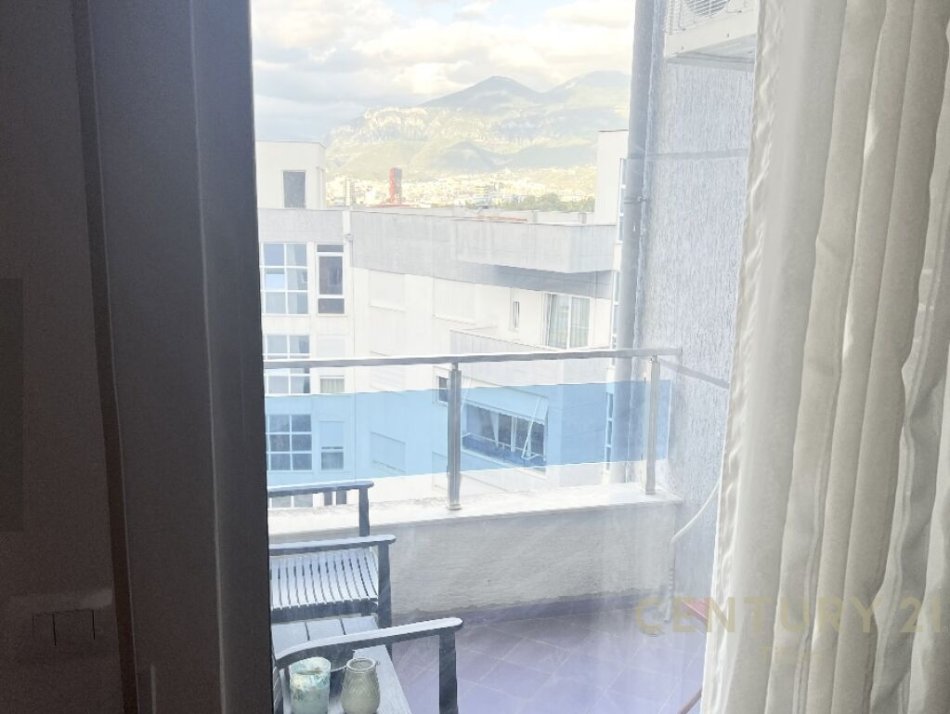 Tirane, jap me qera apartament 2+1+2+Ballkon , 100 m² 700 € (Kopshti Botanik Zoologjik)