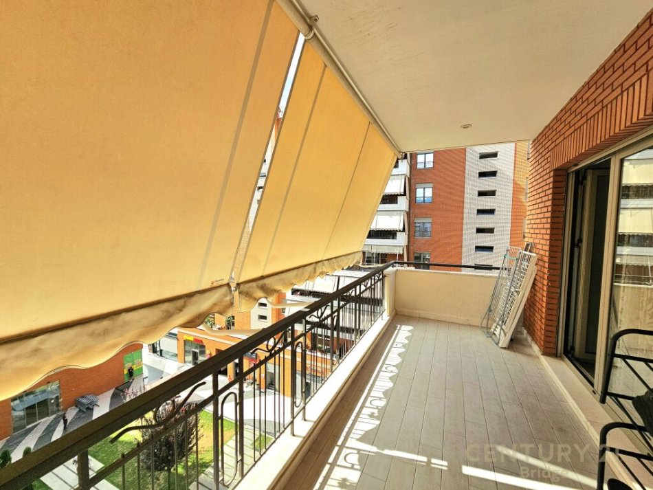 Tirane, jap me qera apartament 2+1+2+ POST PARKIMI , 120 m² 1.000 € (Kompleksi Delijorgji)