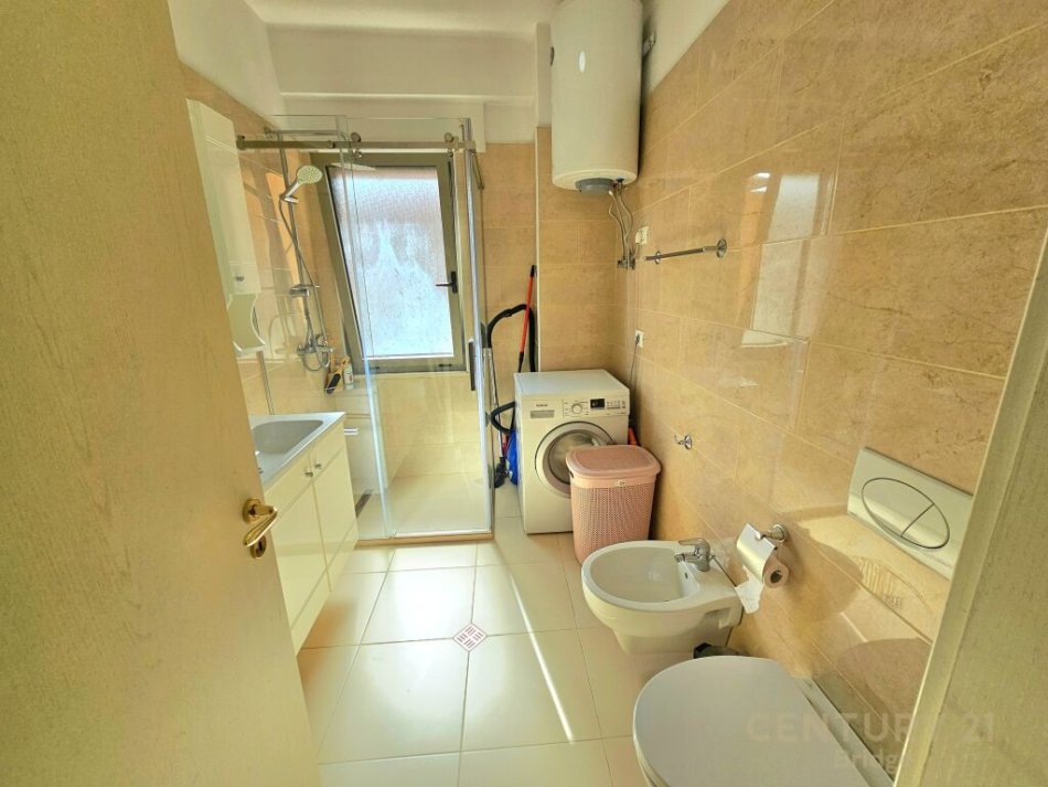 Tirane, jap me qera apartament 2+1+2+ POST PARKIMI , 120 m² 1.000 € (Kompleksi Delijorgji)