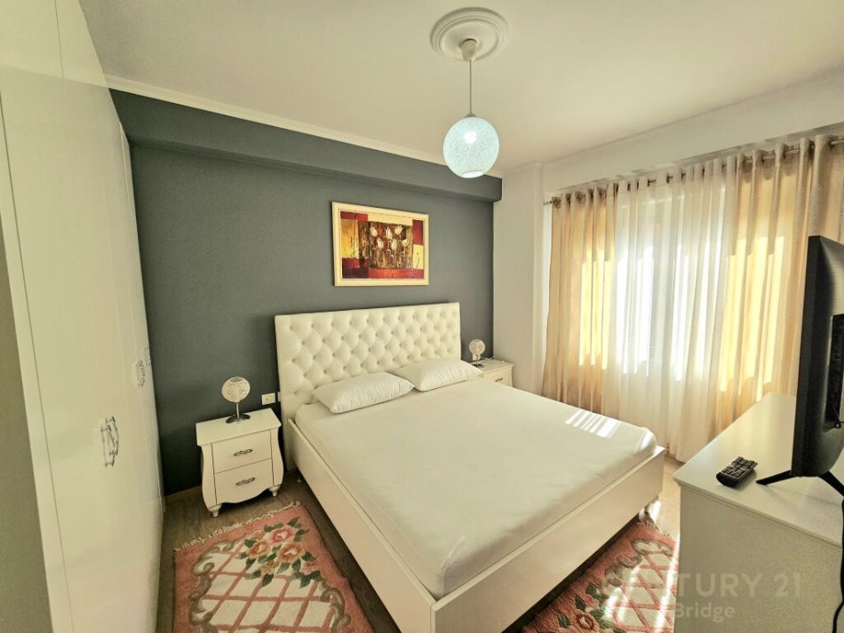 Tirane, jap me qera apartament 2+1+2+ POST PARKIMI , 120 m² 1.000 € (Kompleksi Delijorgji)