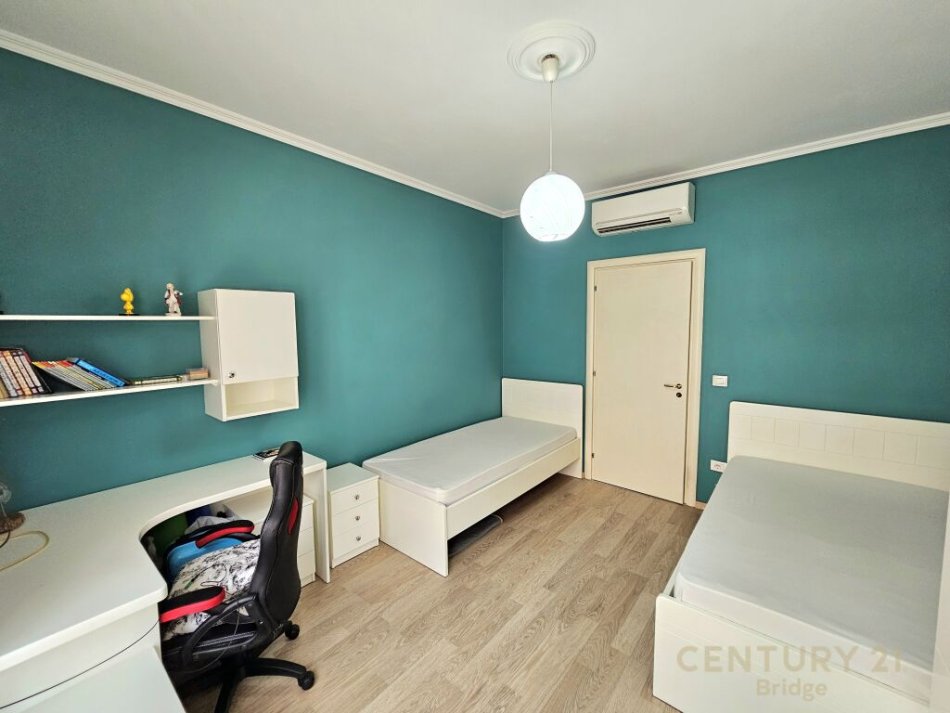 Tirane, jap me qera apartament 2+1+2+ POST PARKIMI , 120 m² 1.000 € (Kompleksi Delijorgji)