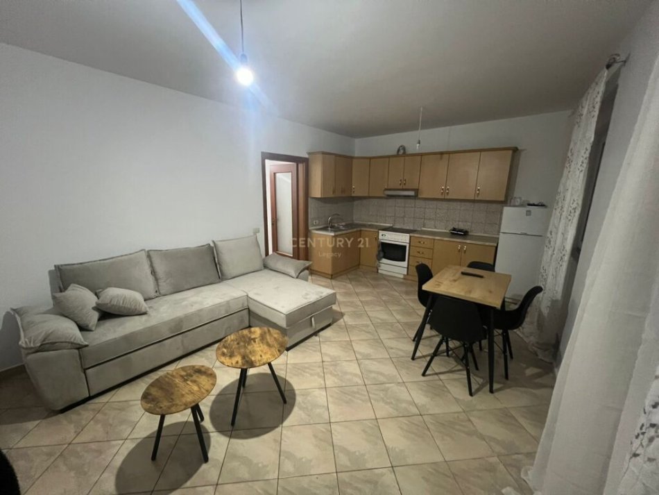 Tirane, jepet me qera apartament 2+1 Kati 4, 85 m² 550 € (rruga e dibres)