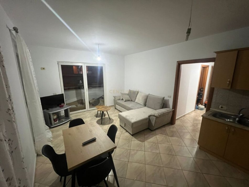 Tirane, jepet me qera apartament 2+1 Kati 4, 85 m² 550 € (rruga e dibres)