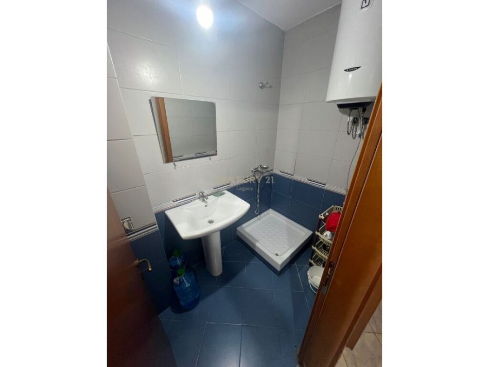 Tirane, jepet me qera apartament 2+1 Kati 4, 85 m² 550 € (rruga e dibres)