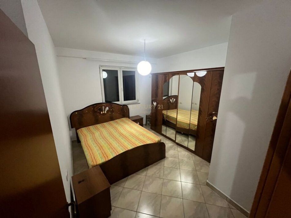 Tirane, jepet me qera apartament 2+1 Kati 4, 85 m² 550 € (rruga e dibres)