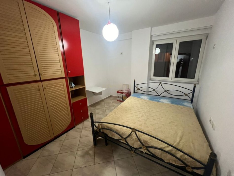 Tirane, jepet me qera apartament 2+1 Kati 4, 85 m² 550 € (rruga e dibres)