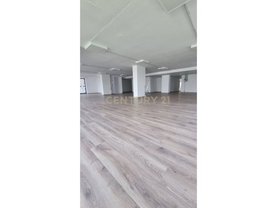 Tirane, shes ambjent biznesi Kati 0, 550 m² 715.000 € 