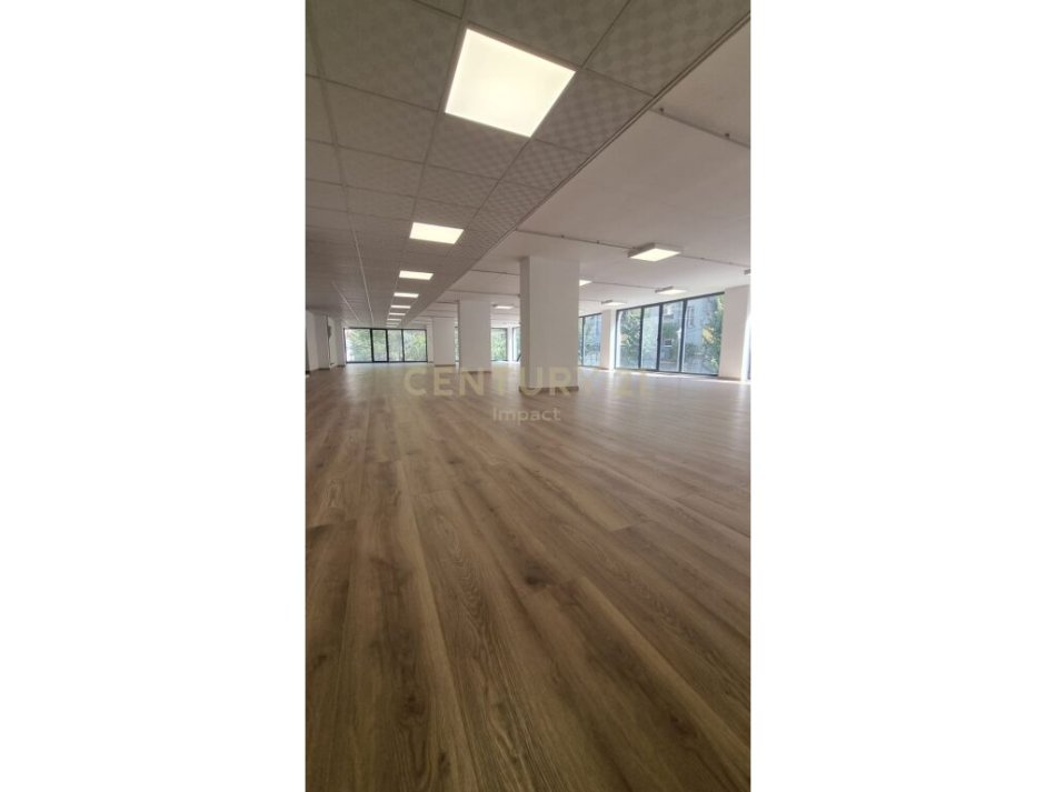Tirane, shes ambjent biznesi Kati 0, 550 m² 715.000 € 