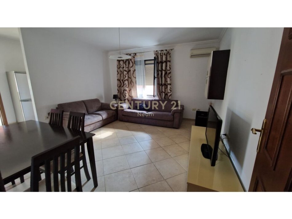 Tirane, shes Vile 3 Katshe , 504 m² 649.000 € (Rruga e Kavajës)