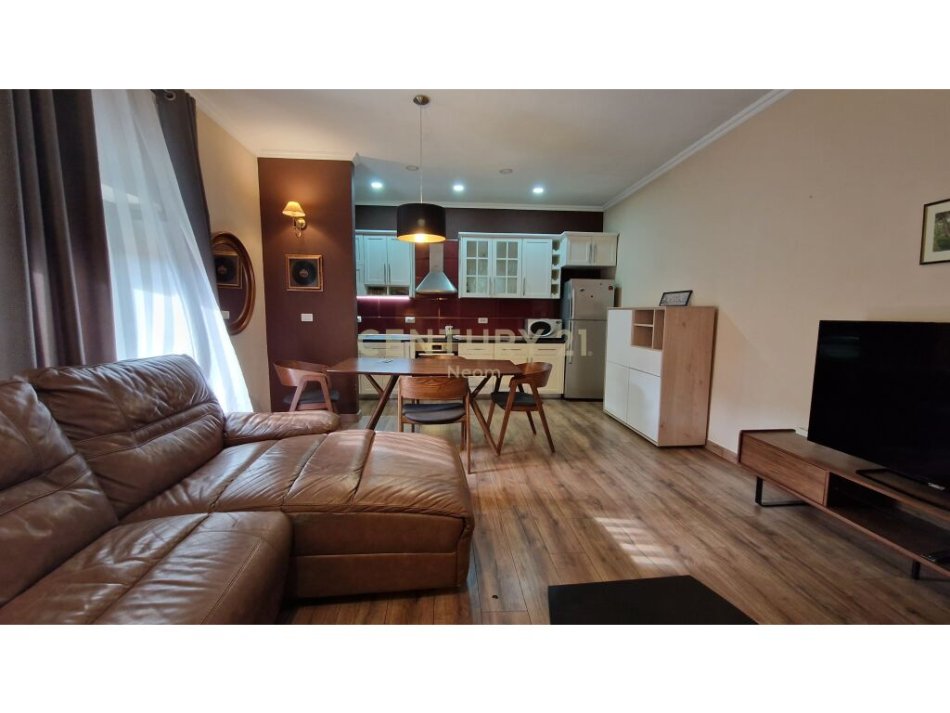 Tirane, shes Vile 3 Katshe , 504 m² 649.000 € (Rruga e Kavajës)