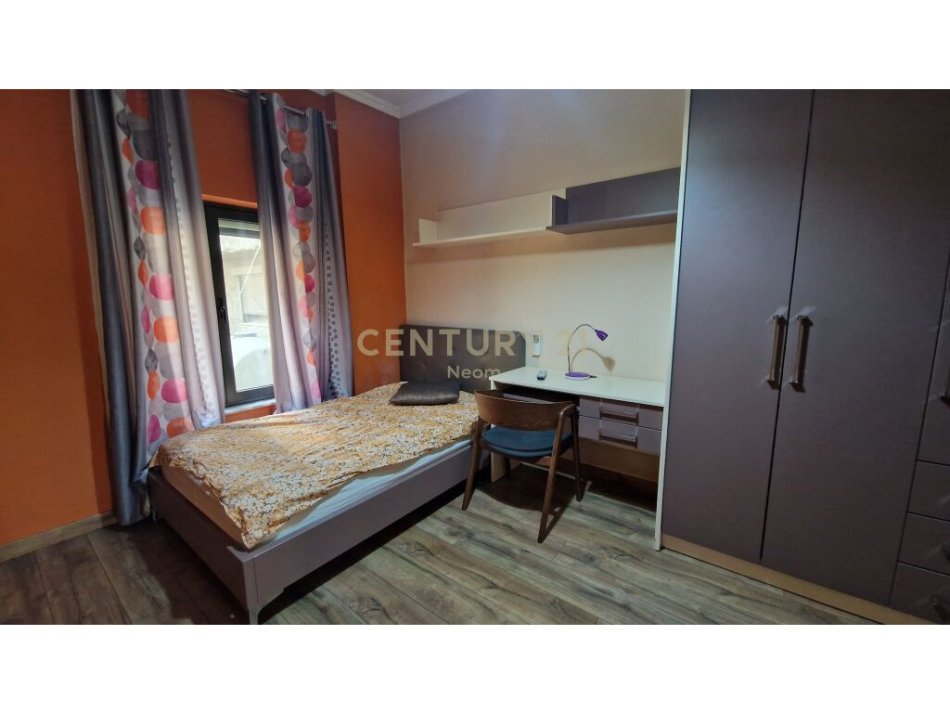 Tirane, shes Vile 3 Katshe , 504 m² 649.000 € (Rruga e Kavajës)